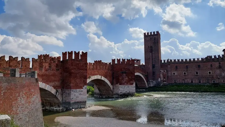 11 Best Things to Do in Verona, Italy 7 Ponte Scaligero, Verona Bridges