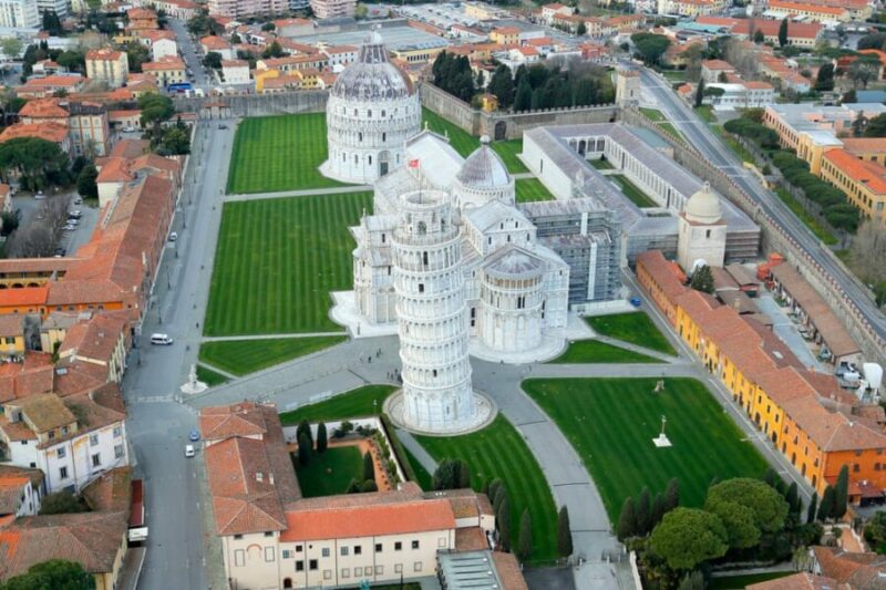 Piazza Dei miracoli Pisa Italy