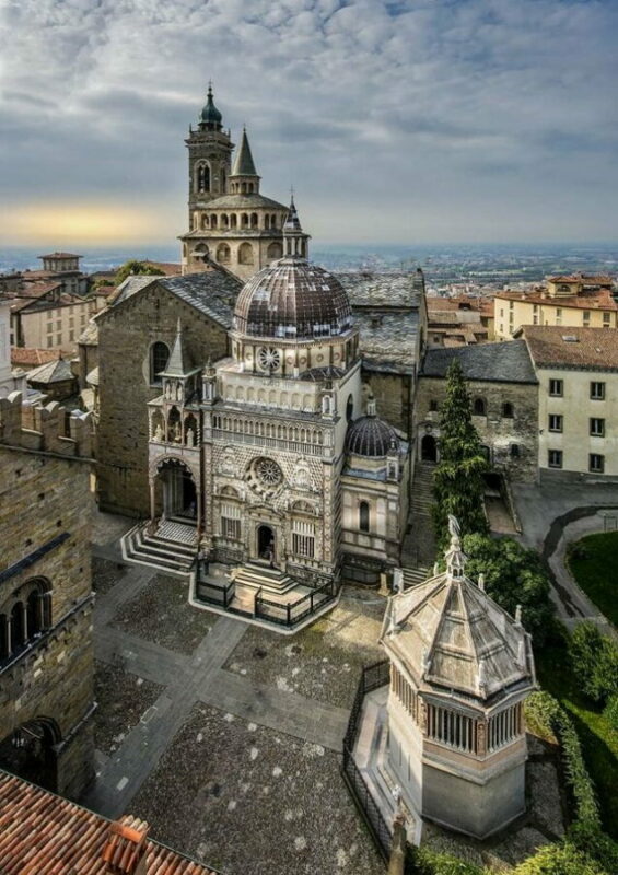 15 Best Things to Do in Bergamo, Italy 6 Bergamo - Piazza Duomo