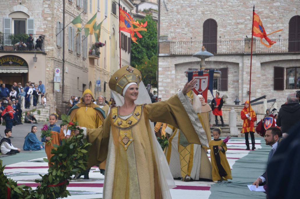 11 Italian Festivals & Events You Won’t Want to Miss 6 Calendimaggio – Assisi
