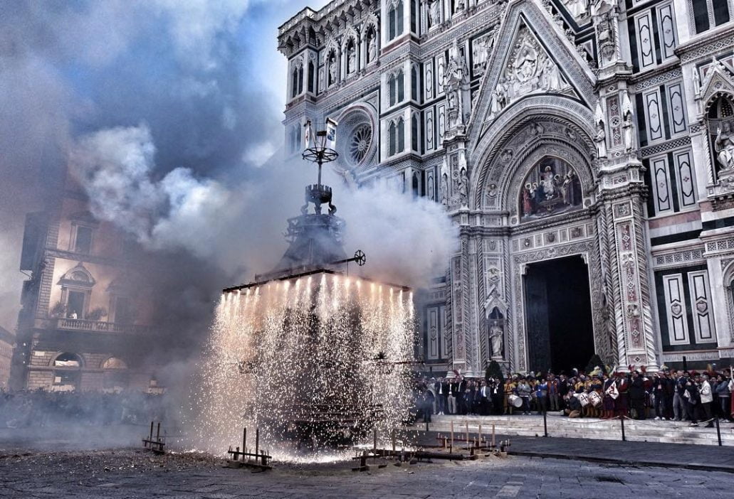 11 Italian Festivals & Events You Won’t Want to Miss 5 Lo Scoppio del Carro a Firenze