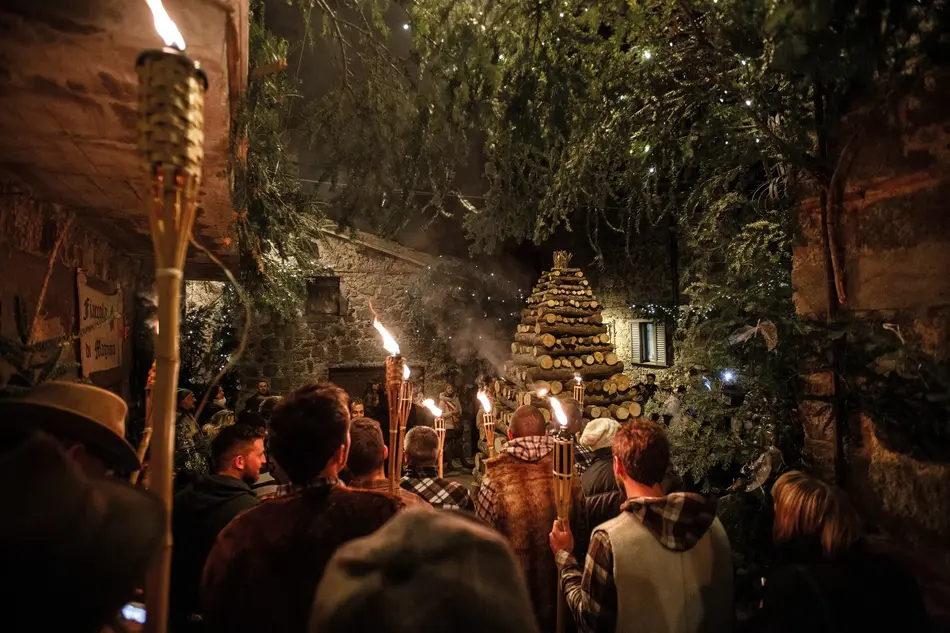 17 Best Places to Spend Christmas in Italy 11 Abbadia San Salvatore Christmas