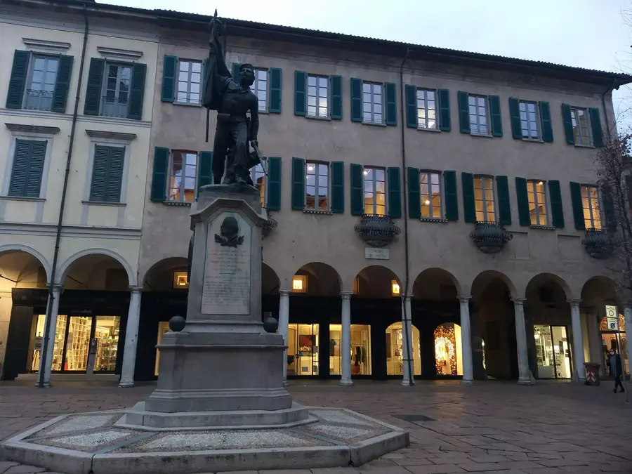 16 Best Things to do in Varese, Italy 3 Piazza del Podestà