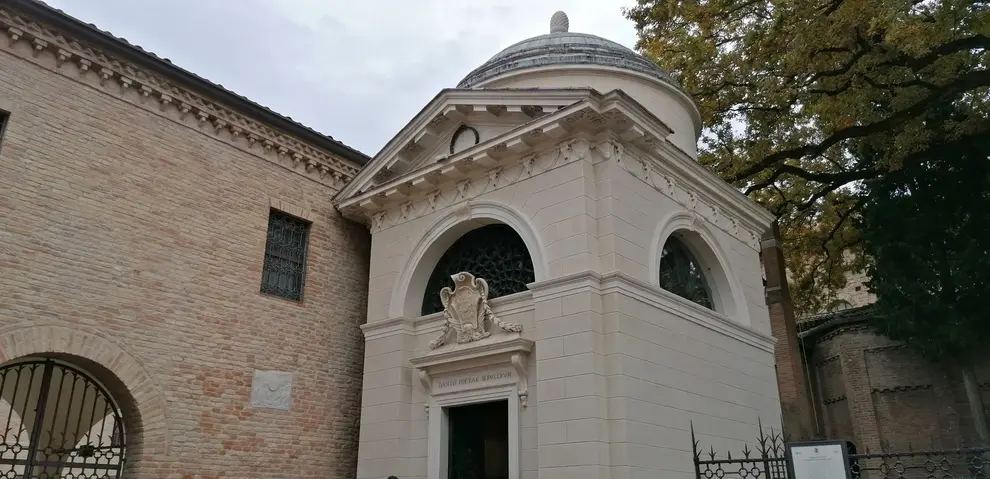 tomb of Dante Alighieri (1)