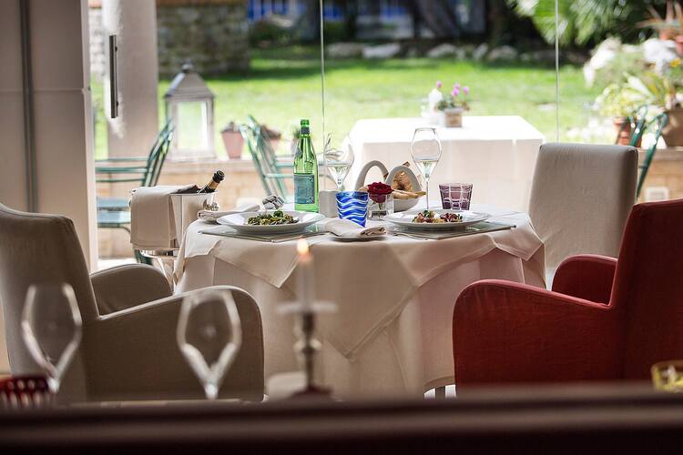 14 Best Restaurants in Lake Garda 10 Regio Patio Restaurant, Lake Garda