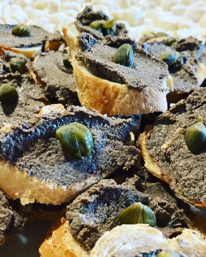 14 Traditional Tuscan Dishes You Need to Try 13 Crostini neri